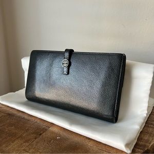 🎉⭐️ HP ⭐️ CHANEL Vintage 2004 black Caviar Coco Button Snap Leather Long Wallet